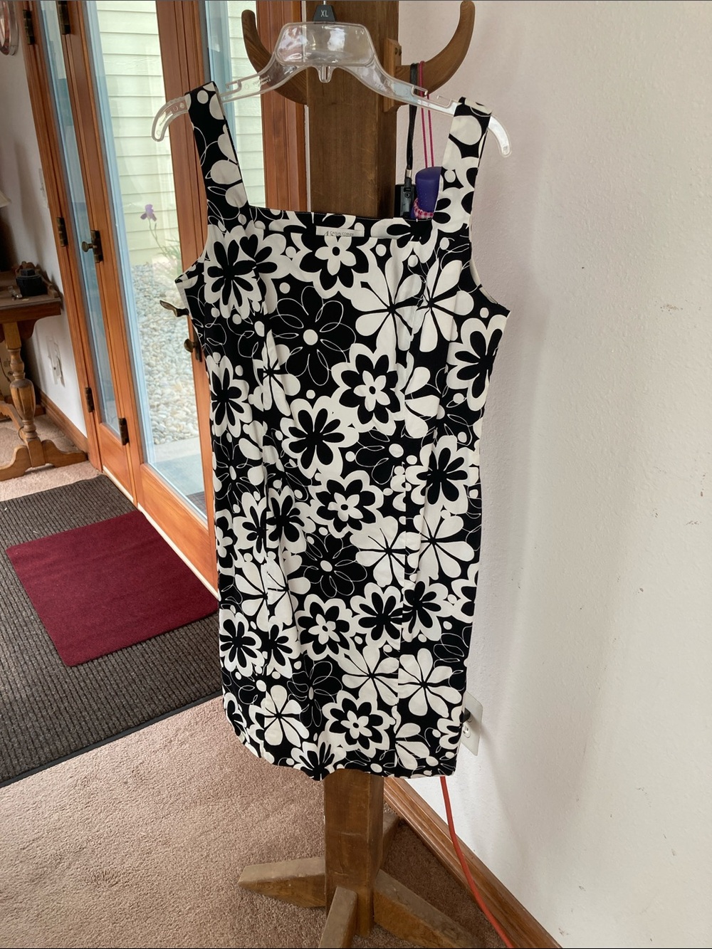 Casual Corner Black and White Floral Shift Dress